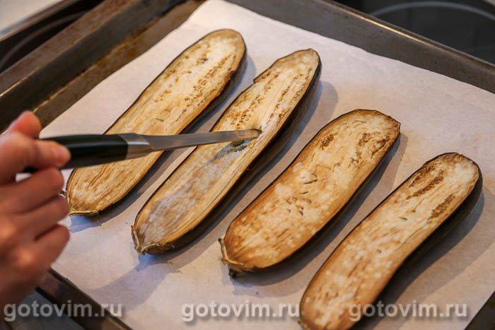 Баклажани з яйцем і сиром у духовці