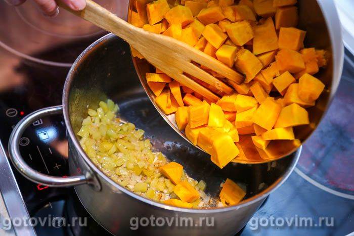 Гарбузова каша з кукурудзою та помідорами