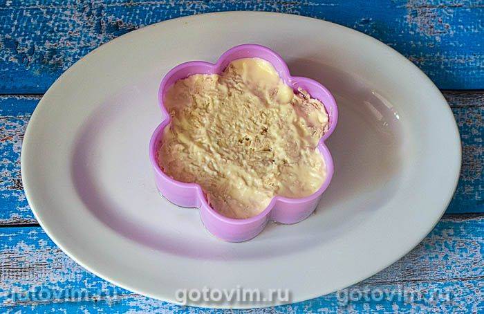 Листковий салат &laquo;Наречена&raquo; з куркою та грибами 