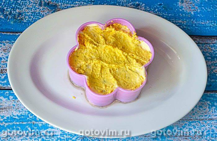 Листковий салат &laquo;Наречена&raquo; з куркою та грибами 