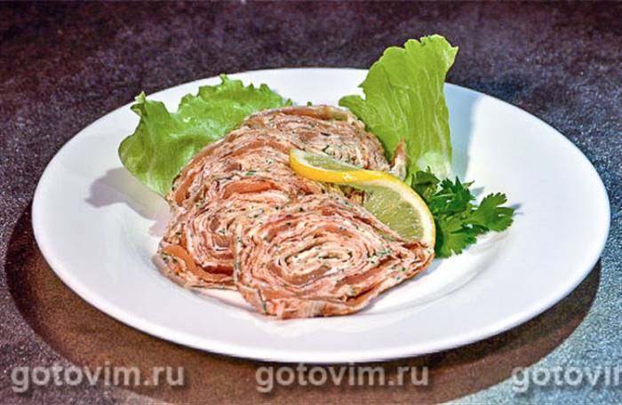 Рулет із лаваша з сьомгою. Фотографія рецепта