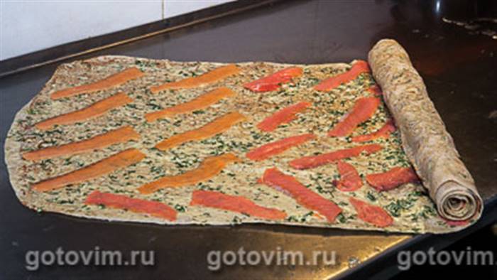 Рулет із лаваша з сьомгою