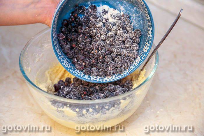 Крамбл із чорною смородиною