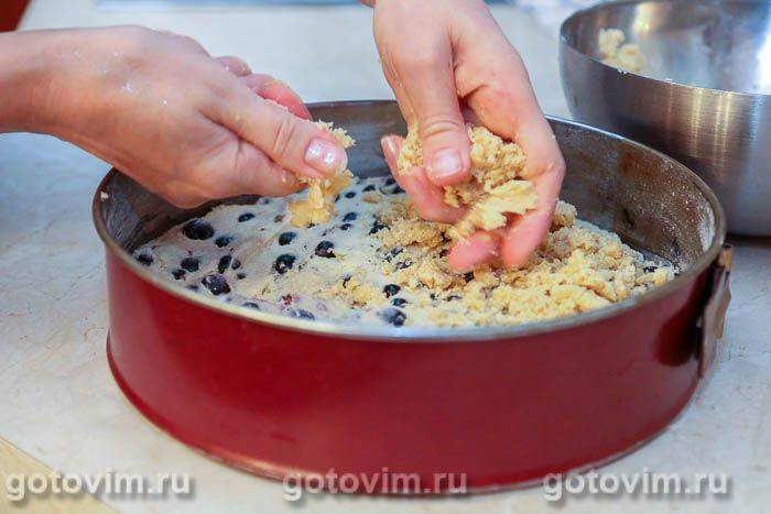 Крамбл із чорною смородиною