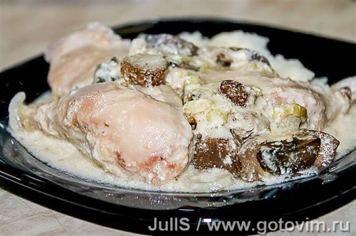 Курка з грибами в мультиварці . Фотографія рецепта