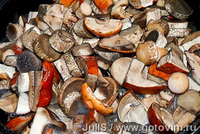 Курка з грибами в мультиварці 