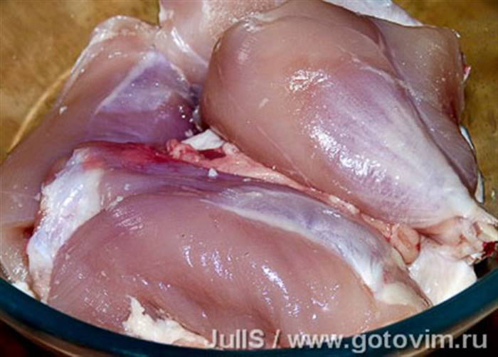 Курка з грибами в мультиварці 