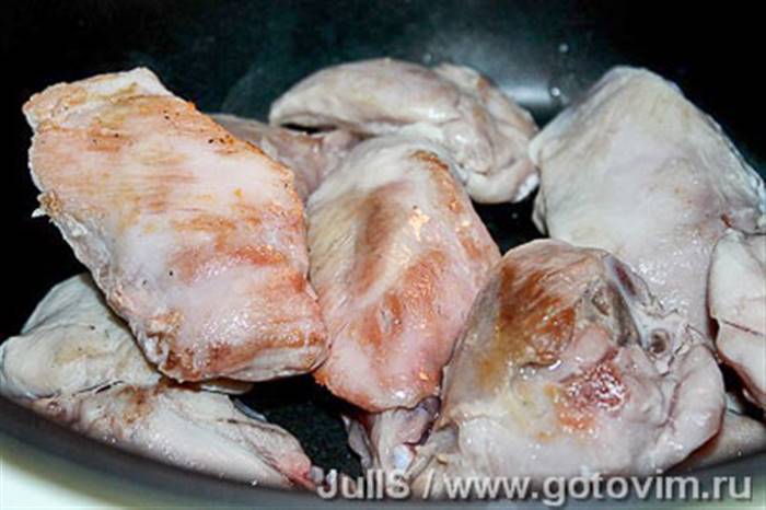 Курка з грибами в мультиварці 