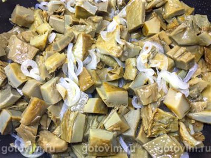 Пиріг із листкового тіста з солоними груздями в духовці