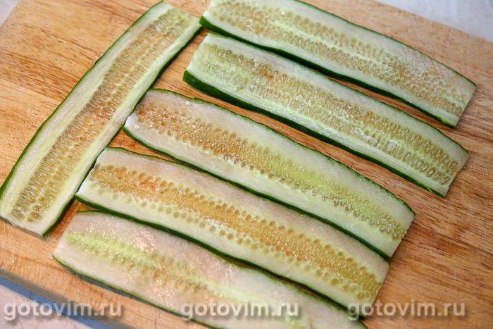 Рулетики з огірків із крабовими паличками