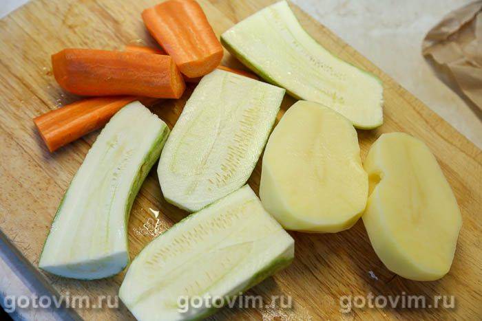 Запіканка з тертих кабачків і картоплі з сиром сулугуні