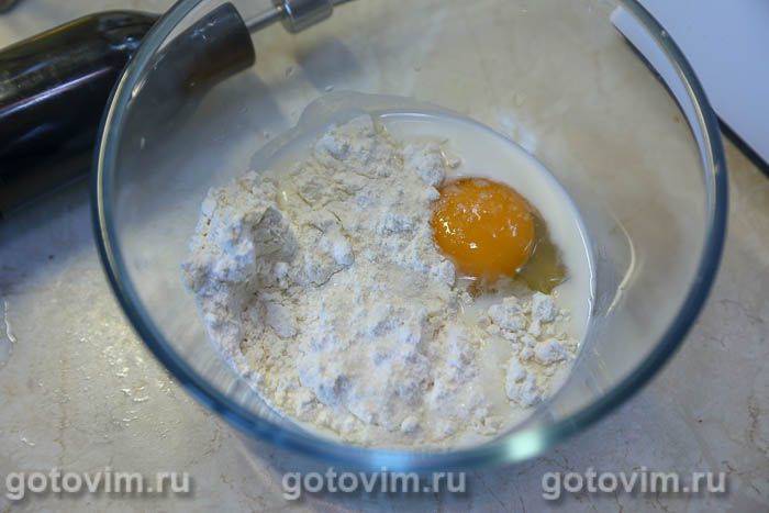 Запіканка з тертих кабачків і картоплі з сиром сулугуні