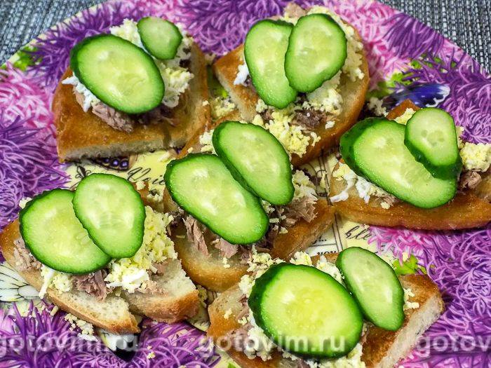 Грінки з тунцем. Фотографія рецепта