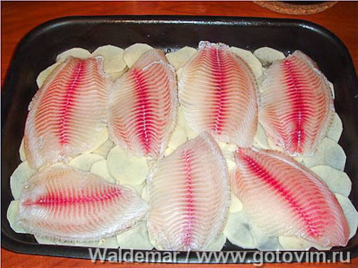 Картопляна запіканка з рибою 