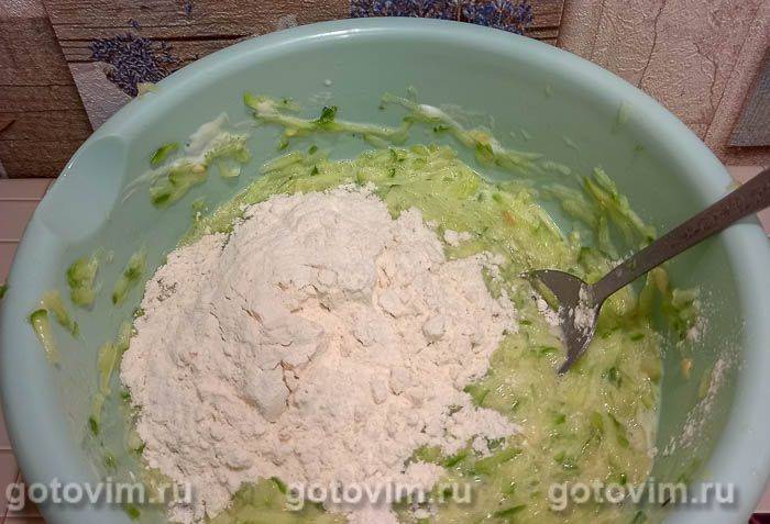 Піца з кабачків на сковороді