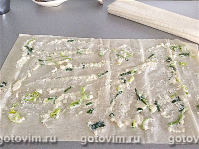 Баниця з кисломолочним сиром і цибулею-пореєм у мультиварці 