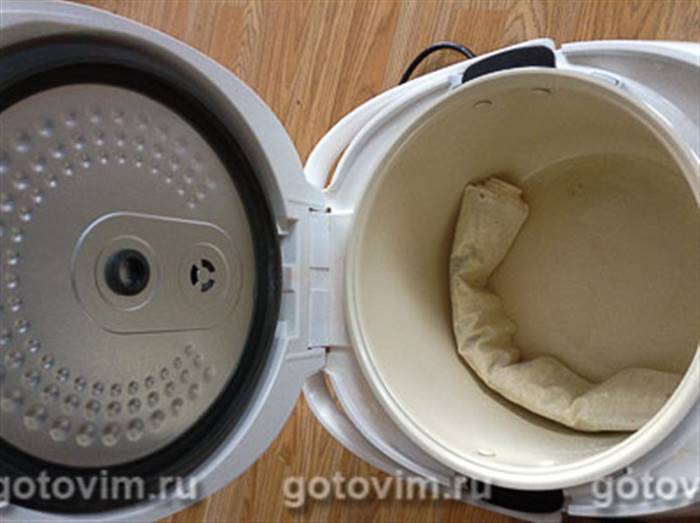 Баниця з сиром і цибулею-пореєм в мультиварці 