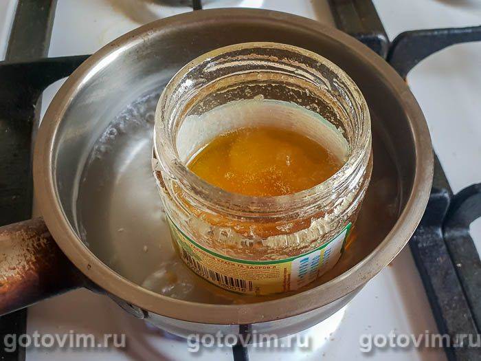 Курячі ніжки в духовці, запечені з часником, журавлиною та медом