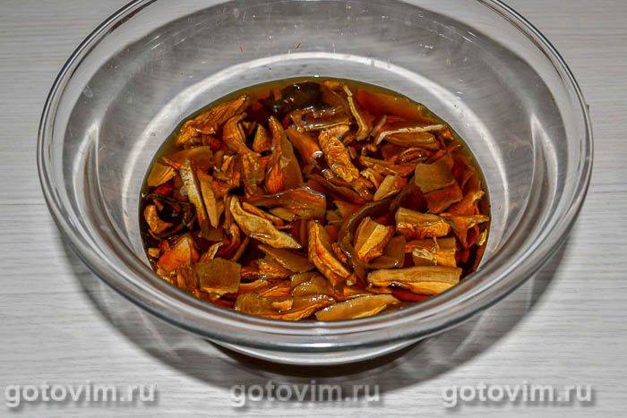 Рисова каша із сушеними грибами