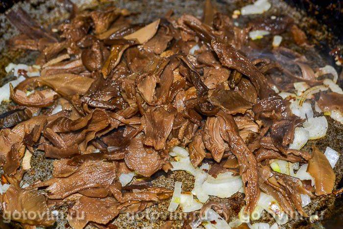 Рисова каша з сушеними грибами