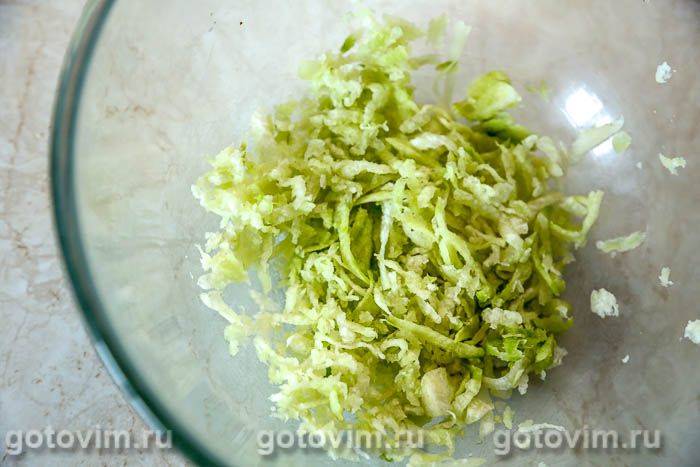 Салат із зеленої редьки з вареним язиком