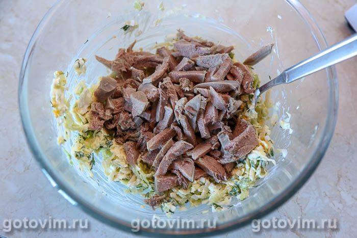 Салат із зеленої редьки з вареним язиком