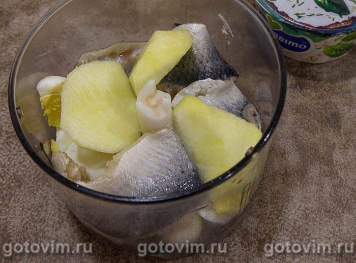 Віденські вафлі з сирним сиром та оселедцевим паштетом