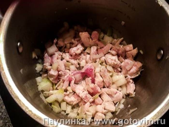 Китайський курячий суп із брюссельською капустою