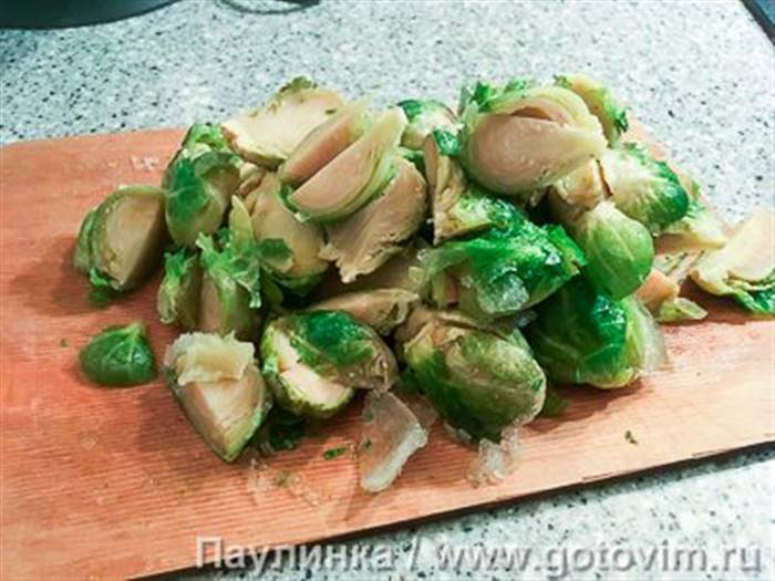 Китайський курячий суп із брюссельською капустою