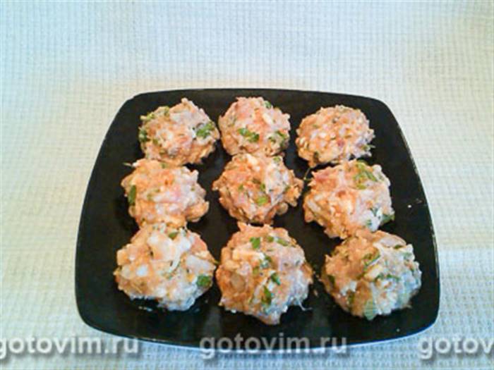 Курячі фрикадельки в часниковому соусі