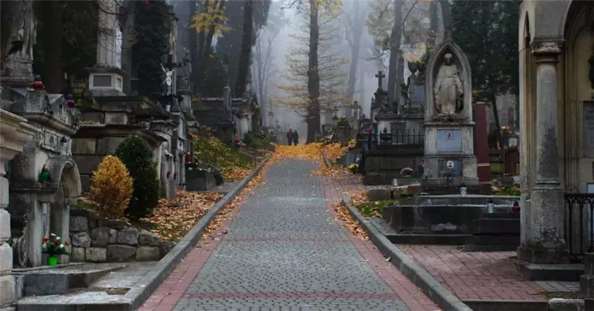 Чому нас тягне на цвинтар навіть без особливої потреби