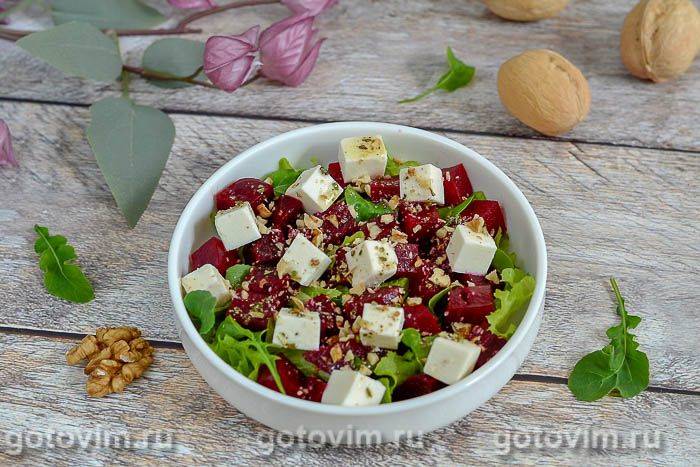 Салат із буряком, сиром фета та волоськими горіхами. Фотографія рецепта